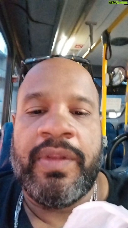 André Gabeh - 2.2K Likes - Quando me sinto muito pobre eu saio de táxi pra passear sem destino
Amanhã estarei em Tiradentes, MG. Na FLITI.
Amanhã e sábado.
Enfim... Odeio ser pobre. Odeiooooooooo