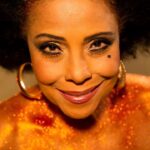 André Gabeh Instagram - @eliana.pittman é uma maravilhosidade. Acho que está mais do que na hora dessa deusa ter mais reconhecimento, não concordam? Vocês conhecem o talento, versatilidade e história dessa mulher? Já ouviram as maravilhas que ela faz com a voz. Sabem da importância dela? Pois saibam. É uma alegria e uma honra ser contemporâneo de tão grande artista. Maravilhosa. Relevante. Uma referência! Vamos dar flores e homenagens aos nossos contemporâneos. Ubuntu efetivo e objetivo. Sankofa na prática. Axé. #Arte #Musica #Art #Music #jazz #mpb #mulhernegra