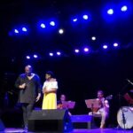 André Gabeh Instagram - Mais um dia de alegria, honra e aprendizado cantando com minha amiga deslumbrante @aaureamartins . E ainda tive o prazer de cantar com o maravilhoso @gilsonperanzzettaoficial e com os incríveis @lucas.porto.musica @paulinodias.oficial e @luisbarcelos10 As fotos lindas são do talentoso @marcelocastellobrancorj Teatro Uff Icarai