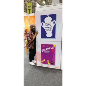 André Gabeh Instagram - NUNCA FOI SORTE SEMPRE FOI MACUMBA esgotou na Bienal. Os outros - SUBURBURINHO 1 e SUBURBURINHO 2 estão quase acabando. Que alegria.
Obrigado a todos que vieram comprar meu livro e me dar um abraço. Adorei estar com todos vocês.
Muito obrigado.