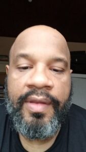 André Gabeh Instagram - Eu não tenho nada a esconder de ninguém, gente! Nada. Quer comentar nos meus posts? Comente. Sou apenas um grão de areia no meio desse vendaval. Me dei o direito de fazer uma denuncia baseado em fatos e evidências. É meu direito. Incomodei a ponto de ser demitido e estou incomodando de novo só porque estou contando as verdades do que me aconteceu. Não comecei a ser pessoa pública há dois dias. São pelo menos 21 anos que estou por aí e não preciso provar meu caráter pra ninguém. Pra ninguém mesmo. Mas devo satisfações porque o público que segue consome meus produtos e faço questão que eles saibam que estão apoiando um artista decente. E comigo não tem essa de 