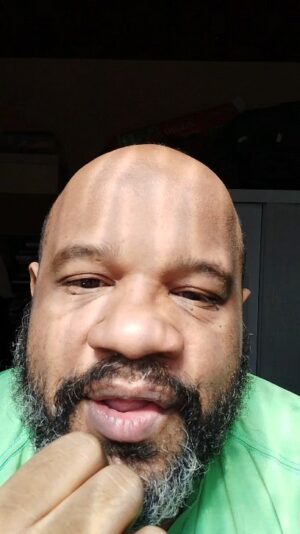 André Gabeh Instagram - Segundo brancos cheios de superioridade religiosa, nós negros somos culpados pelo ra.cis.mo que recebemos porque também fomos ra.cis.tas em vidas passadas e estamos pagando.
Tá bom pra vocês?
A página é @umbanda_ead 
O maravilhoso professor que simplesmente tenta levar lucidez mínima pra essa gente suprema.cista religiosa é @professor.sidnei
Cheguei até a esse bueiro epistemológico através de um post de @fabriciooliveirarj 

Bom domingo a todos