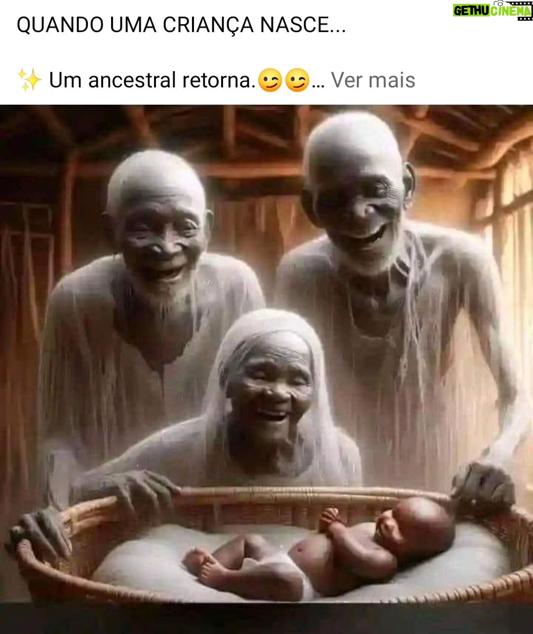 André Gabeh - 3.6K Likes - Eu estava querendo achar uma mensagem de Natal realmente vinda do meu coração para deixar aqui.
Tudo era meio cafona, ou sem real significado e isso estava me deixando frustrado, porque é uma data que considero sensível e me importava compartilhar algo que nos abraçasse de algum modo.
Aí achei essa imagem em um daqueles posts que o Facebook insiste em nos recomendar. E dessa vez a recomendação foi muito oportuna. Na mesma hora abriu um girassol dentro de mim. Eu sou muito um desdobramento quase imediato da criança que fui e percebi que era isso que eu tinha que compartilhar com vocês: O triunfo de nossos ancestrais está em nossa alegria, mas sobretudo está em nossa verdade. E já que eles retornam quando uma criança nasce eu acho que Natal é uma ótima data para a gente tentar acionar a nossa capacidade de renascer, correr, brincar. Mas criança é um ser muito honesto e sabemos que essa data também evoca muitas tristezas. Então, se for de sua real vontade, chore. Chore como se essa dor só pudesse ser curada pelo sopro de quem você ama bem no seu coração dodói. Chora como se o amor dissesse: Calma, Tô aqui.
Eu acredito que os que nos precederam são estrelas eternas de galáxias que estamos nos preparando para luzir. Galáxias cheias de vozes que se curaram no mistério e que de alguma maneira torcem para que a gente tenha a glória que eles não fruíram, ou para que a gente repita e transcenda as maravilhas que eles viveram quando estiveram aqui.
Hoje haverá tantos amados invisíveis ao redor de minha mesa que cada oração de gratidão será uma cantiga de roda. E eles não são fantasmas, não são assombrações. Eles são eu - e também são eles, muito eles - e somos uma música caótica que só a gente entende e dança depois do terceiro copo de Sidra.
Eu desejo de verdade que esse amor faça sentido pra você, que ele te ache e que de alguma maneira, em algum momento que nem precisa ser hoje, você ressuscite na própria carne e que toda essa cadeia de luz eterna te faça entender sobre a dádiva do pertencimento. Por menor que sejamos enquanto folhas, é maravilhoso saber que somos parte de uma árvore majestosa e espetacular.
Eu te desejo isso de verdade e com força.
Feliz Tudo.
