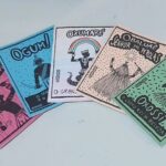 André Gabeh Instagram - Esses são todos os cordéis da primeira leva. Farei de TODOS OS ORIXÁS. Tudo rimadinho e amoroso. Quer? Queira. Pix okvocevenceu@gmail.com Vou repostar o esquema do FINANCIAMENTO COLETIVO porque o Natal está chegando já alegra o coração do artista independente. Como não será possível deixar as pessoas escolherem as ilustrações digitais que vão receber eu acrescentei mais um desenho feito por mim aos kits. Com isso, quem comprar a cota minina da minha vaquinha vai ganhar duas ilustrações ao invés de uma: UM PAINEL DO BIZUM e um PEIXE IMAGINÁRIO. Assim fica mais fácil agradar o patrocinador. Na verdade todas as pessoas que compraram e comprarem kits com ilustração, passarão a receber uma ilustração a mais. Começo os envios a partir do dia 15/16 ok? Lembrando que são ilustrações digitais que você imprime como quiser. Pode fazer quadro, estampa, caneca... Pera! Não está sabendo da vaquinha que estou fazendo pra produzir um cd novo? Um CD todo de Cantos para os Orixás? Olha os preços e prêmios: R$ 10,00 você ganha 2 ilustrações digitais para imprimir e usar como quiser. R$ 20,00 você ganha 3 ilustrações digitais De R$ 30,00 a 40,00 voce ganha 4 ilustrações digitais. R$ 50,00 você ganha 4 ilustrações digitais e um cordel macumbístico inédito que mandarei pelos correios. R$ 80,00 você ganha 5 ilustrações digitais e cinco cordéis impressos de cinco orixás diferentes que mandarei pra sua casa. R$ 100,00 você ganha quatro ilustrações digitais e UMA AULA PARTICULAR DE ESCRITA CRIATIVA DE UMA HORA. Durante uma hora (cinquenta minutos a uma hora) te darei dicas de escrita criativa em uma vídeo chamada ou reunião online por alguma plataforma. Particular e exclusiva. Falarei direto com você. Não é conteúdo pré gravado. No horário que for melhor pra você em um dia que agendaremos de maneira que fique bom pra nós dois. R$ 150, 00 você ganha as ilustrações digitais, a aula e os cordéis em edições físicas. TODOS QUE CONTRIBUÍREM terão seus nomes em uma lista de agradecimentos que farei em um vídeo sobre o conteúdo áudio visual do meu álbum. Você só precisa pagar pelo pix okvocevenceu@gmail.com e mandar seu comprovante pro email vaquinhadoandrezinho@gmail.com Axé