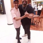 André Gabeh Instagram - @rollo_ator e @euandregabeh: na Arte a gente tem que 'dançar pra não dançar'! 🎸🎷🎵🔊 Estação Net Rio