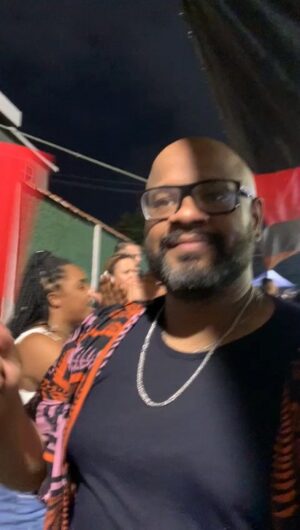 André Gabeh Instagram - Trem do samba.