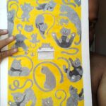 André Gabeh Instagram - Como não será possível deixar as pessoas escolherem as ilustrações digitais que vão receber eu acrescentei mais um desenho feito por mim aos kits. Com isso, quem comprar a cota minina da minha vaquinha vai ganhar duas ilustrações ao invés de uma: UM PAINEL DO BIZUM e um PEIXE IMAGINÁRIO. Assim fica mais fácil agradar o patrocinador. Na verdade todas as pessoas que compraram e comprarem kits com ilustração, passarão a receber uma ilustração a mais. Começo os envios a partir do dia 15/16 ok? Lembrando que são ilustrações digitais que você imprime como quiser. Pode fazer quadro, estampa, caneca... Pera! Não está sabendo da vaquinha que estou fazendo pra produzir um cd novo? Um CD todo de Cantos para os Orixás? Olha os preços e prêmios: R$ 10,00 você ganha 2 ilustrações digitais para imprimir e usar como quiser. R$ 20,00 você ganha 3 ilustrações digitais De R$ 30,00 a 40,00 voce ganha 4 ilustrações digitais. R$ 50,00 você ganha 4 ilustrações digitais e um cordel macumbístico inédito que mandarei pelos correios. R$ 80,00 você ganha 5 ilustrações digitais e cinco cordéis impressos de cinco orixás diferentes que mandarei pra sua casa. R$ 100,00 você ganha quatro ilustrações digitais e UMA AULA PARTICULAR DE ESCRITA CRIATIVA DE UMA HORA. Durante uma hora (cinquenta minutos a uma hora) te darei dicas de escrita criativa em uma vídeo chamada ou reunião online por alguma plataforma. Particular e exclusiva. Falarei direto com você. Não é conteúdo pré gravado. No horário que for melhor pra você em um dia que agendaremos de maneira que fique bom pra nós dois. R$ 150, 00 você ganha as ilustrações digitais, a aula e os cordéis em edições físicas. TODOS QUE CONTRIBUÍREM terão seus nomes em uma lista de agradecimentos que farei em um vídeo sobre o conteúdo áudio visual do meu álbum. Você só precisa pagar pelo pix okvocevenceu@gmail.com e mandar seu comprovante pro email vaquinhadoandrezinho@gmail.com Tem que dizer o nome que você quer que eu coloque nos agradecimentos e, por favor, se você comprar o kit com envio de conteúdo físico é importantíssimos que me deixe seu endereço no email que citei. Muito obrigado mesmo. #Art #Arte #illustration