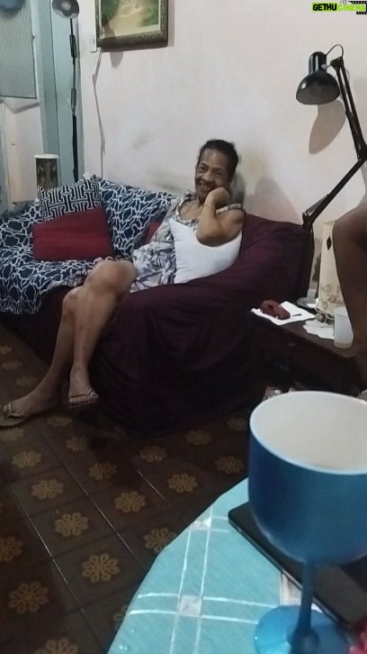 André Gabeh - 1.5K Likes - Mamãe está absolutamente tranquila hoje. O alzheimer foi gentil.
@crismota_ veio aqui de surpresa e trouxe uma onda de amor.
Minha irmã