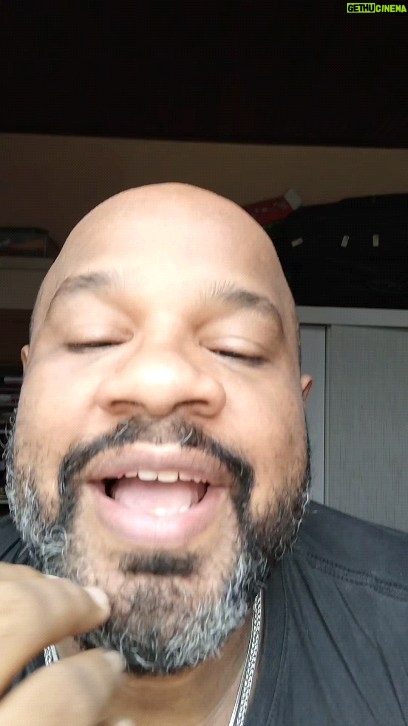 André Gabeh - 1.3K Likes - Hoje é meu aniversário e vou apelar hahaha
Começou a vaquinha pra produção do meu CD novo: XIRÊ DE OBORÓ. Canções inéditas louvando os Orixás masculinos. Será um álbum musical e álbum visual. Vou precisar de grana e edital e uma coisa que nunca sabemos se rolará ou não. O que fiz? Resolvi vender coisas.
Quer ser meu patrocinador?
Com dez reais você já ganha uma ilustração digital. Ilustração digital você pode imprimir e transformar em quadro, fazer caneca, fazer impressão em tecido...
Eis a lista de preços.
R$ 10,00 você ganha uma ilustração digital
R$ 20,00 você ganha duas ilustrações digitais
De R$ 30,00 a 40,00 você ganha três ilustrações digitais
R$ 50,00 você ganha três ilustrações digitais e um cordel macumbístico inédito que mandarei pelos correios.
R$ 80,00 você ganha quatro ilustrações digitais e cinco cordéis impressos de cinco orixás diferentes que mandarei pra sua casa.
R$ 100,00 você ganha três ilustrações digitais e UMA AULA PARTICULAR DE ESCRITA CRIATIVA DE UMA HORA. Durante uma hora (cinquenta minutos a uma hora) te darei dicas de escrita criativa em uma vídeo chamada ou reunião online por alguma plataforma. Particular e exclusiva. Falarei direto com você. Não é coteúdo pré gravado. No horário que for melhor pra você em um dia que agendaremos de maneira que fique bom pra nós dois.
R$ 150, 00 você ganha as ilustrações digitais, a aula e os cordéis em edições físicas.
Se quiser dar algum valor abaixo de dez reais ou algum valor intermediário aos que postei aqui é só me falar. Ninguém vai ficar sem recompensa.
TODOS QUE CONTRIBUÍREM terão seus nomes em uma lista de agradecimentos que farei em um vídeo sobre o conteúdo áudio visual do meu álbum.
Você só precisa pagar pelo piquici (tem que escrever assim ou Tio Mark boicota) cuja chave é okvocevenceu@gmail.com e mandar seu comprovante pro email vaquinhadoandrezinho@gmail.com
Tem que dizer o nome que você quer que eu coloque nos agradecimentos e, por favor, se você comprar o kit com envio de conteúdo físico é importantíssimos que me deixe seu endereço.
As recompensas ainda estão em produção então o envio não será imediato. Mas começo a mandar tudo até o meio de Dezembro
Obrigado.