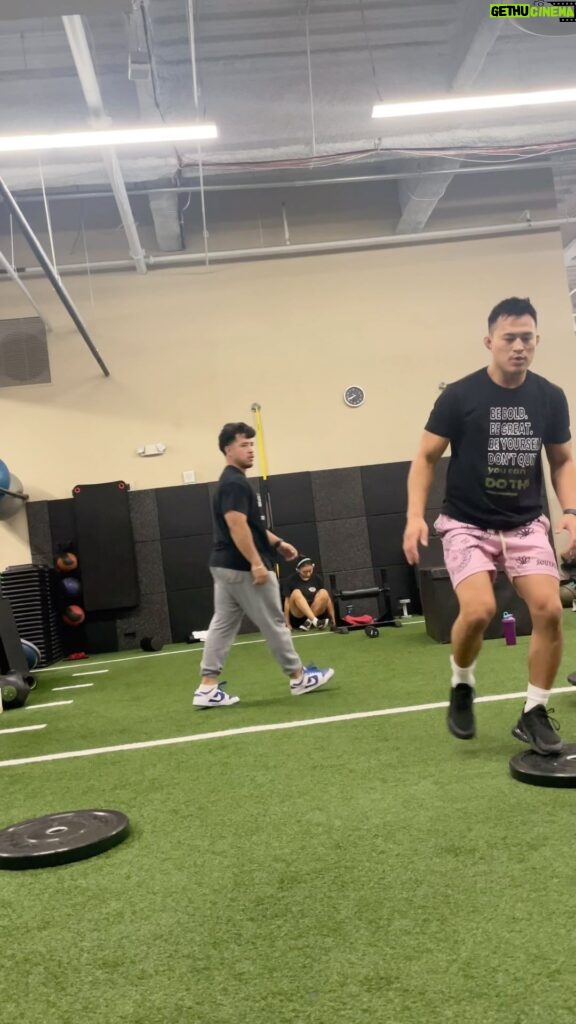 Andre Soukhamthath Instagram - Ya boy got thicka than a snicka 👀 Still moving like a Bantamweight though…. Ok Maybe not #themthighstho
