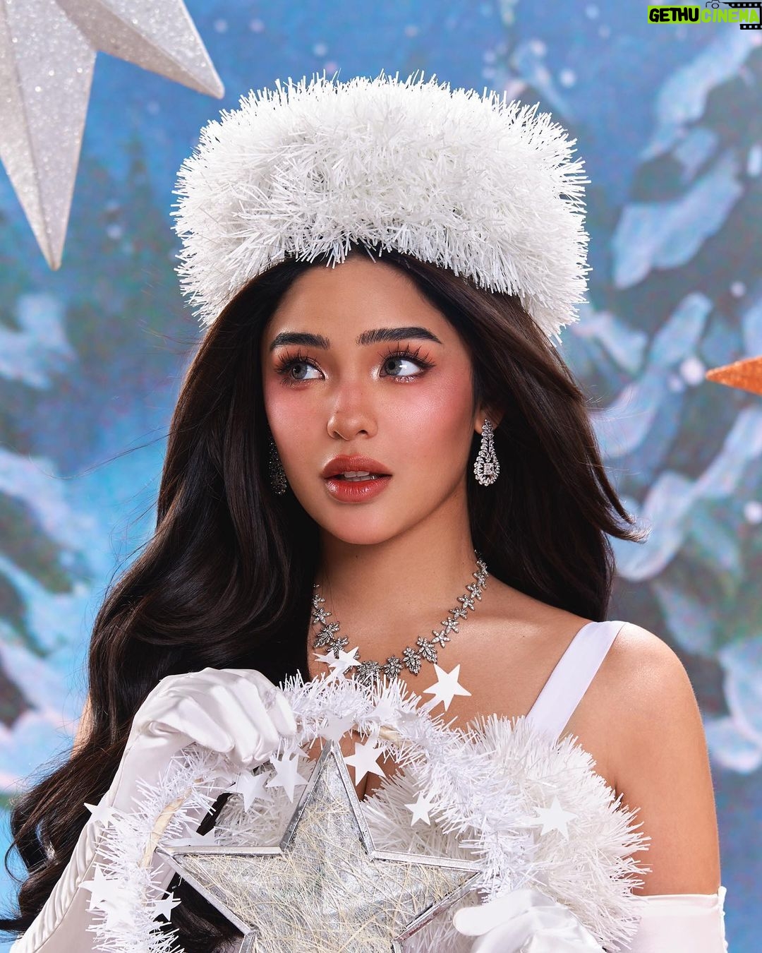 Andrea Brillantes Instagram - I’m talking Christmas!😉🎄❤️🌟 I was so happy to attend the Starmagical Christmas ball and spend time having fun with my Starmagic family. Photographed by @cenonatmav Creative direction and produced by @blythe Postcard color grade and layout by @merlitopabatao Wearing @ajjavierph Parol wings by @ryansteezcore Jewelry by @lunabydrakedustin Styling by @eldzsmejia Styling assoc @carlalbertooo Makeup by @marbentalanay Hair by @ariesmanal_hair Styling assistants @siccntired @mikaganzon Video team @tidal__studios @andreydulalia Set design by @adsetprod