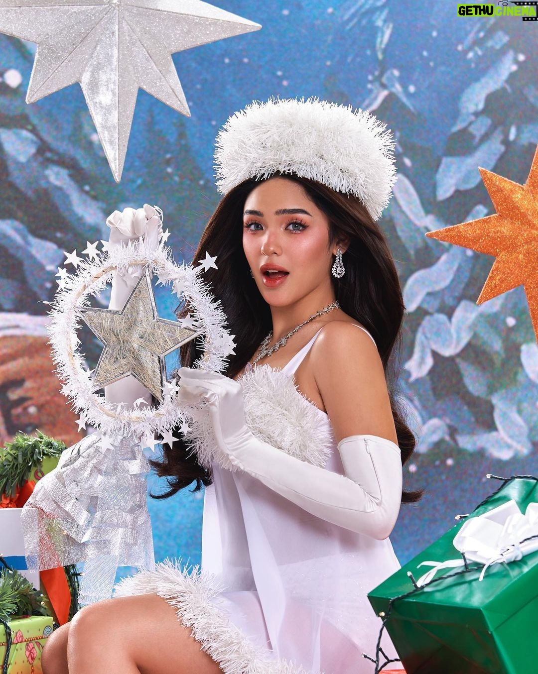Andrea Brillantes Instagram - I’m talking Christmas!😉🎄❤️🌟 I was so happy to attend the Starmagical Christmas ball and spend time having fun with my Starmagic family. Photographed by @cenonatmav Creative direction and produced by @blythe Postcard color grade and layout by @merlitopabatao Wearing @ajjavierph Parol wings by @ryansteezcore Jewelry by @lunabydrakedustin Styling by @eldzsmejia Styling assoc @carlalbertooo Makeup by @marbentalanay Hair by @ariesmanal_hair Styling assistants @siccntired @mikaganzon Video team @tidal__studios @andreydulalia Set design by @adsetprod