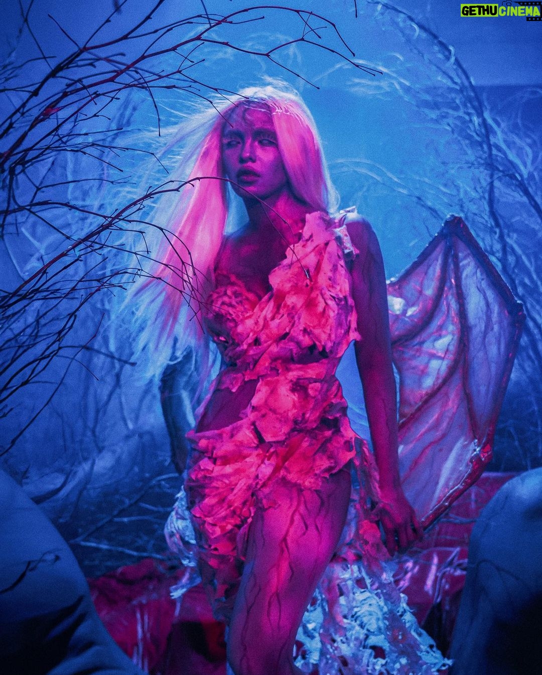 Andrea Brillantes Instagram - SHAKE RATTLE AND BALL… #ShakeRattleAndBall Photographed by @bjpascual Styling and creative direction by @eldzsmejia SFX Makeup team @drian_bautista @tawonglipod @doppio_muffin @rhumtarogsfxworks Styling associate @carlalbertooo Production design by @justine_arcegabumanlag Video by @clayartsmediaph @raymondroyremigio National Museum of the Philippines