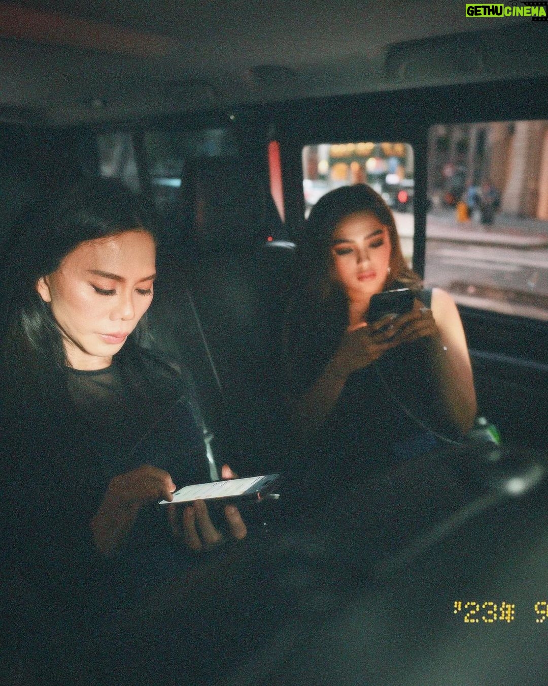 Andrea Brillantes Instagram - DOLCE & GABBANA SS24 I still can't believe that I was in the same room as my long-time idol, Kylie Jenner. Almost the entire time, my eyes were fixed on her. 🥹🤍 And of course, I was so kilig to have a picture taken with the Little Mermaid Halle!! because it has always been my dream to become a mermaid, haha! She was incredibly kind! It was a truly wonderful experience to meet her. Dolce & Gabbana was the last show I watched, so this will be my final post for fashion week! What an incredible experience it has been! I had the opportunity to attend three shows by big brands. Being able to go to Milan for fashion week means a lot to me, and I will always be grateful for this experience. It will be a core memory for me. I want to express my gratitude to everyone I was with and thank them for taking care of me. @victoria_belo @deniseochoa @tinkerbellini @mmordido @lizasoberano @loveluxebags @paris_photographer.janlevent @arianna.reginaa ily all so much🥹🥰✨🤍🤍