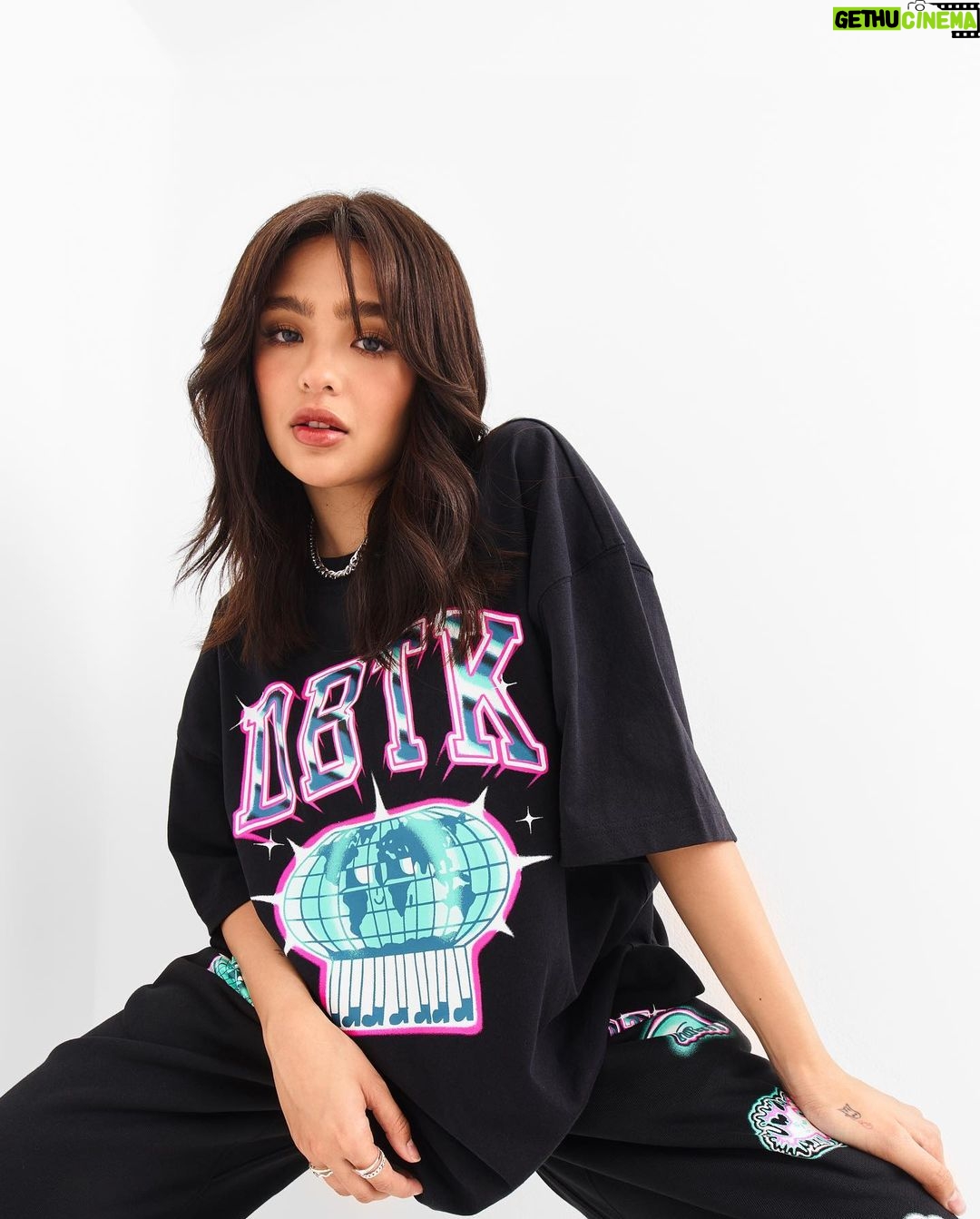 Andrea Brillantes Instagram - Calling all streetwear enthusiasts! Donβt blame me for not warning you about the sickest fashion takeover! The limited DBTKxHMxGarapata collection is dropping on September 21st! π This drip on me? ππ Itβs the fresh 'garaglobo' design that showcases @garapata_ and his space comrades ruling the world in epic airbrush style. Embrace your inner king or queen and unleash your interstellar style. This collab is about to take your streetwear game to another dimension! π«π₯ #DBTKxHMxGarapata
