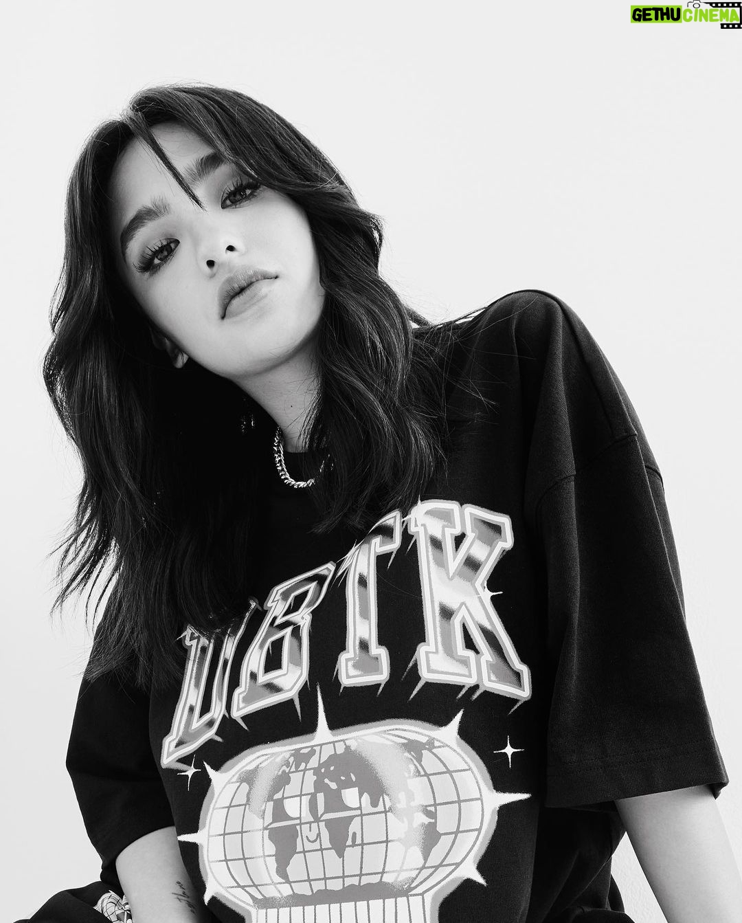 Andrea Brillantes Instagram - Calling all streetwear enthusiasts! Donβt blame me for not warning you about the sickest fashion takeover! The limited DBTKxHMxGarapata collection is dropping on September 21st! π This drip on me? ππ Itβs the fresh 'garaglobo' design that showcases @garapata_ and his space comrades ruling the world in epic airbrush style. Embrace your inner king or queen and unleash your interstellar style. This collab is about to take your streetwear game to another dimension! π«π₯ #DBTKxHMxGarapata
