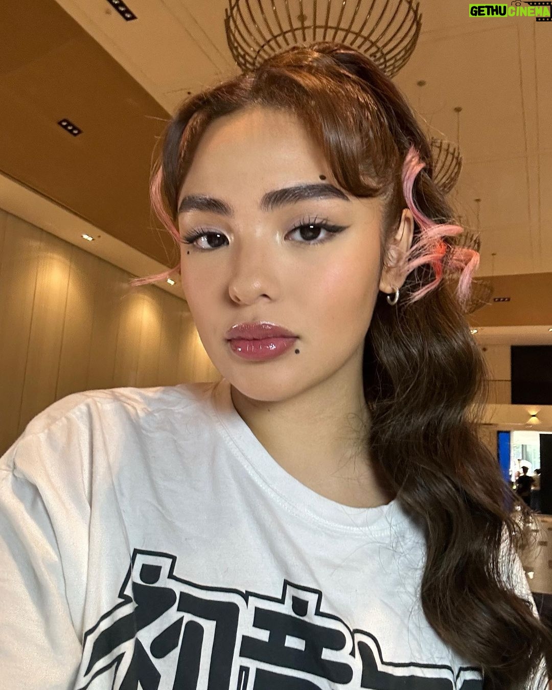 Andrea Brillantes Instagram - Senior High dummppp! Senior High has ranked number 1 on iWantTFC for its first week! Maraming salamat po sa suporta! Pagbubutihin ko pa po. 🥰 I know senior high is so intense, so if gusto ninyo maaliw, I uploaded a BTS vlog of senior high! The link is in my bio!🥰