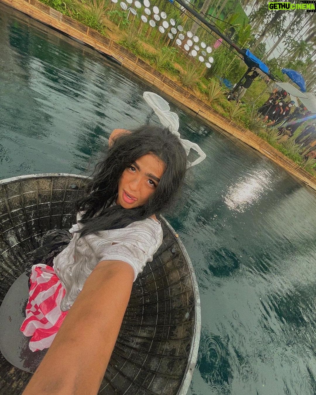 Andrea Brillantes Instagram - Comedy island dump🥰 Finally! Pwede niyo nang mapanuod ang first three episodes ng #ComedyIsland sa @primevideoph! now available in the Philippines and more than 240 countries and territories worldwide! 🤩