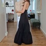 Andrea Frigerio Instagram - Esta Navidad me toca en casa, me encanta recibir a toda la familia (de la comida nos encargamos entre todos, cada uno trae algo y compartimos cosas ricas) pero yo ya voy preparando todo! El arbolito ya lo armamos el 8, me falta comprar unas lindas luces chiquitas pero para exterior( si tienen algún dato me lo pasan 🙏) Ahora ….Un buen mantel hace ,sin dudas ,la diferencia para que la mesa esté divina así que este dato se los paso yo: los linos de @charlesbyceline son los mal lindos de todos. Entren a su IG y miren cuantas cosas divinas hay! #Nochebuena #Navidad #Familia #mesadenavidad🎄