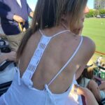 Andrea Frigerio Instagram - Gran dia hoy para la familia del Polo. Palermo era una fiesta ,las tribunas llenas,una final muy divertida. Los jugadores espectaculares,cracks de otro planeta. El encuentro con @sabatinigabi tan linda,tan amorosa,un lujo de persona. El triunfo de La Dolfina,un día de cielo celeste,el himno argentino ,nuestra bandera y a disfrutar! Yo, vestida por @menage_a_trois_boutique Con un vestido blanco divino,una espalda increíble Gracias a la @asocdepolo y en especial al alma de Palermo @maxifunes1 .