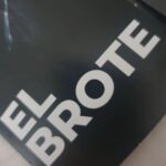 Andrea Frigerio Instagram - Hoy fuimos al Teatro del Pueblo a ver El Brote. No se pueden perder esta obra escrita y dirigida por @emilianodionisi e interpretada MAGISTRALMENTE por @robertopeloni Por favor no se la pierdan,es realmente algo fuera de lo común,salimos todos muy conmovidos. Está los Domingos y los Lunes,sala llena,saquen las entradas y vayan,después me cuentan. Gracias @sebastianezcurra @finibocchino❤️