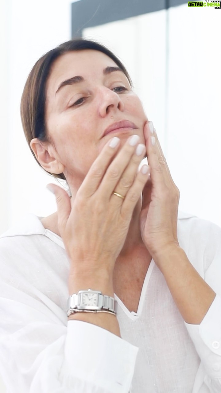 Andrea Frigerio Instagram - Hydra Biotic , una misma matriz de ingredientes, en 3 versiones. Hydra Biotic Ultra Liviana, Hydra Biotic Fluida, Hydra Biotic Rica @thechemistlook_ar #pielhidratada #paratodotipodepiel #bellezanatural