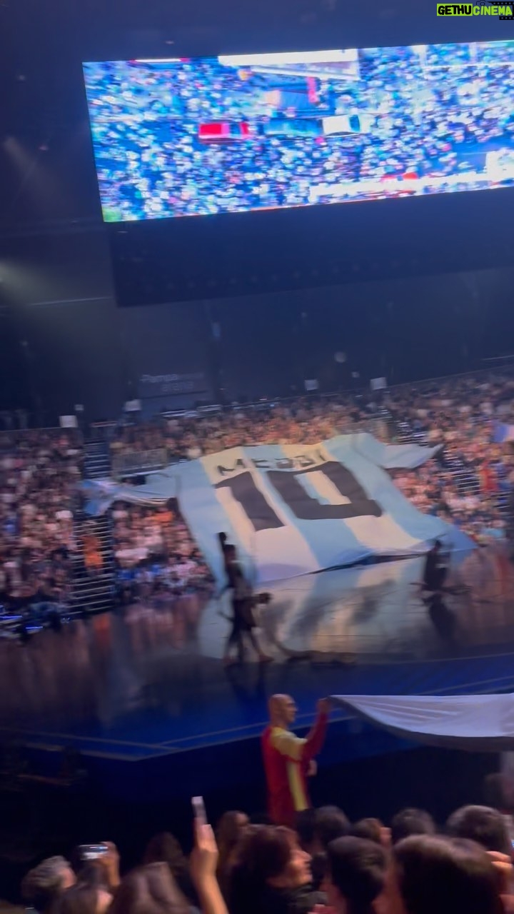 Andrea Frigerio Instagram - #Messi10 Muy buen programa para ir con los peques! @messicirque @popartmusicarg @cirquedusoleil @bodegasbianchi #familia #futbol #campeonesdelmundo #graciasmessi Te amamos @leomessi ⚽️⚽️⚽️⚽️⚽️⚽️ 10 10 10 10 10 10