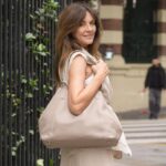 Andrea Frigerio Instagram - La colección de @manfredistore de verano es DI VI NA! Querés TODO! Los linos, las sedas, el algodón!! Todo de muchísima calidad, buenos diseños y una paleta de colores perfecta! Marrón, tostados, beige, visón, off White y blancos perfectos! Zapatos y carteras elegantes y con un trabajo del cuero impresionante! Felicitaciones #Manfredi Les dejo la Dirección: Av. Alvear 1718 Casi Esq. Rodriguez Peña CABA Gracias @charlyvillagran por la producción ❤️🎥