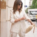 Andrea Frigerio Instagram - La colección de @manfredistore de verano es DI VI NA! Querés TODO! Los linos, las sedas, el algodón!! Todo de muchísima calidad, buenos diseños y una paleta de colores perfecta! Marrón, tostados, beige, visón, off White y blancos perfectos! Zapatos y carteras elegantes y con un trabajo del cuero impresionante! Felicitaciones #Manfredi Les dejo la Dirección: Av. Alvear 1718 Casi Esq. Rodriguez Peña CABA Gracias @charlyvillagran por la producción ❤️🎥