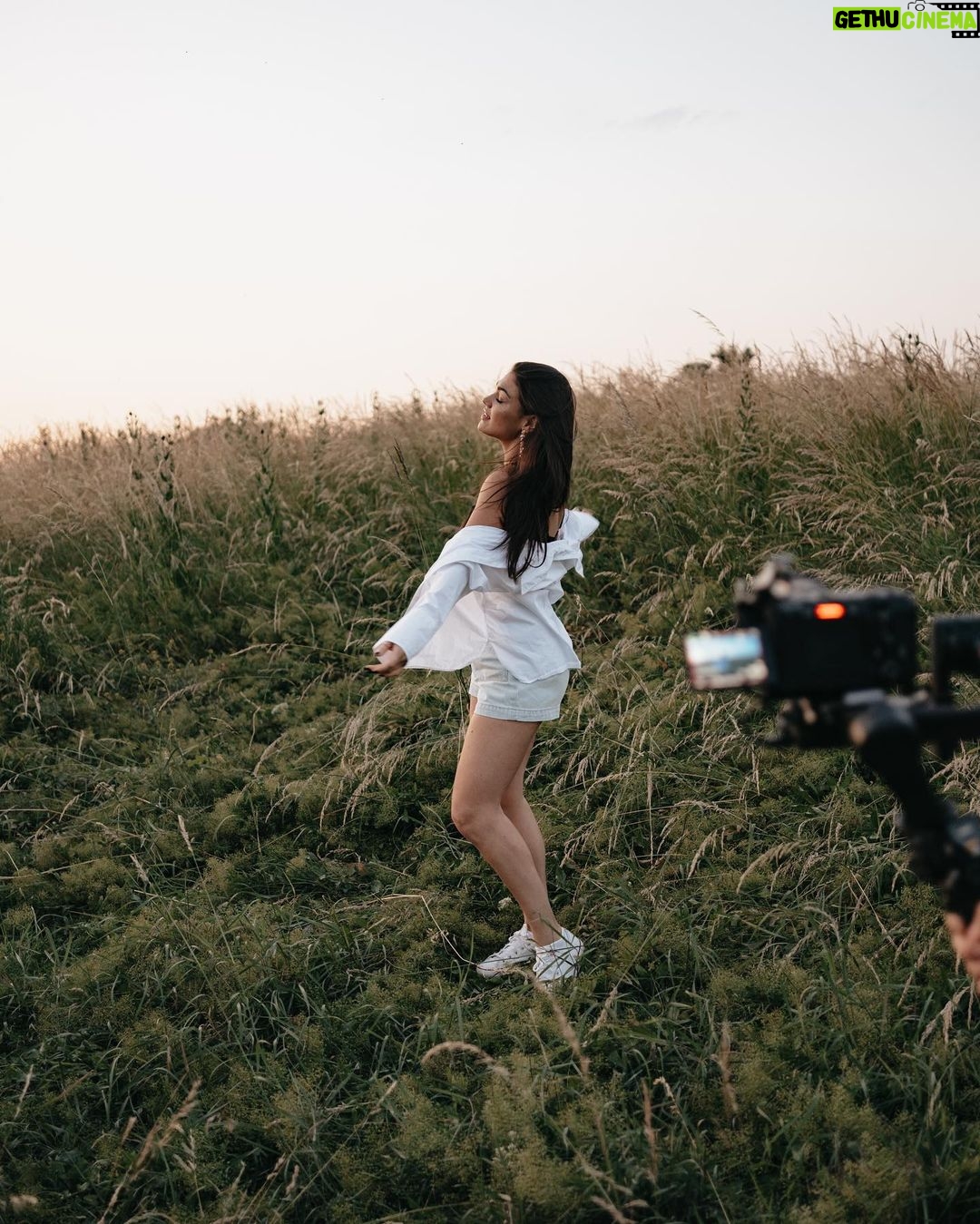 Andrea Kalousová Instagram - #backstage k videoklipu písničky Nemůžu spát. Díky za fotkyyyy @kajenzi 📸 #NemůžuSpát #UžJeSkoroRáno #SongOut Prague, Czech Republic