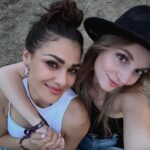 Andrea Kalousová Instagram – Tak jo, botičky jsme protancovaly jak se sluší a patří. Párkrát se ztratily a zase se našly. Bafaly na cizí lidi. Domů šly hodinu místo dvaceti minut. (WTF🤣) Měly pravý fesťákový nudle. Několikrát. Nechaly si kelímek na památku a festival zavřely se ctí v hodinách ranních. Jó, dobrý to bylo. :)))) Že jo vy tragedky:)))) @ivablazkova @dominiguue Beats4love