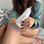 Andrea Kalousová Instagram – Takžeeee léto aniž bych musela řešit chloupky je naprosto BOŽÍ. Jestli jste někdy holky (třeba i kluci, já nevím😂) chtěli mít bezstarostné léto a zahodit žiletky, tak vám představuju skvělého pomocníka. 🏃🏻‍♀️ @braun_czsk IPL, ultra rychlé záblesky ani neucítíte a můžete používat v pohodlí domova na celé tělo i včetně intimních partií, kde je to také testováno. Už po 3 týdnech uvidíte první výsledky a celkový růst chloupků se výrazně zpomaluje. Tak jestli jste váhali ode mě máte posvěceno, že je to pecka! A do 29.6. můžete mít až 2000 Kč cashback, když se registrujete u nich na stránkách a splníte podmínky. :)) Mimo to, Braun nyní jako jediný epilátor pro domácí použití v Česku poskytuje bezplatnou prodlouženou záruku na 5 let. Stačí nový IPL epilátor registrovat na stránkach braun.cz v sekci speciální nabídky. Tak hladkejm nohám zdar! 🏃🏻‍♀️ #braunczsk #braun #silkexpertpro Prague, Czech Republic