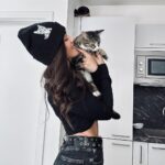 Andrea Kalousová Instagram – Někomu chybí kočky a někomu čepice! 😅 Jakej tým jseš ty? 💁🏻‍♀️ @chybimikocky Prague, Czech Republic
