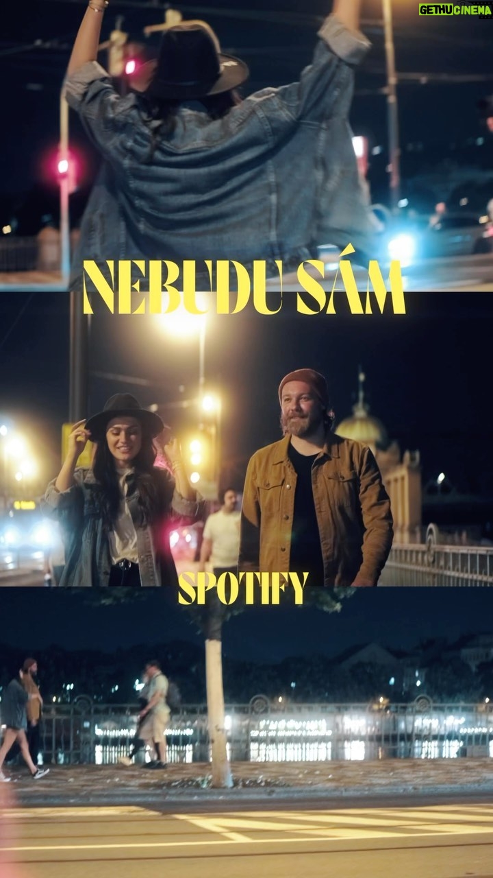 Andrea Kalousová Instagram - Song Nebudu sám je ON-LINE na Spotify a všech streamovacich platformách! Jdi si ho dat! 🔥 Video by @davidkeyns Před 4 lety jsem nahrála svůj první cover Stand by me. V té době neznalá hudby. Hledala jsem někoho, kdo by mi tam nahrál kytaru. Moje kamarádka @beegocz sehnala Čendu (Kterej se sice jmenuje Lukáš, ale nikdo mu neřekne jinak než Čenda.) Čenda přišel do studia na první dobrou nahrál kytaru a hned zas šel. Pomohl mi tenkrát zcela nezištně a nic za to nechtěl. Rok zpět mi volá Beego a říká mi, že by Čenda potřeboval pomoc. Byl v hudební soutěži a výhrou byly peníze na tvorbu. Pro mě možnost, jak mu jeho tehdejší laskavost vrátit zpět. A tak se nám společnými silami na instagramu podařilo dát Čendu na první místo. Takže poděkování dnes patří i vám. O půl roku později jsme se s Čendou potkali a on mi říká, že pro nás napsal písničku. Můžete si ji jít poslechnout. Jmenuje se Nebudu sám. Doufám, že ve vás vytvoří stejně hřejivý pocit s jakým jsme ji pro vás nazpívali. Díky za vše. :) @lukas.gruner Tobě taky Fuksíkuuuu produkce: @tomas.fuchs.77 i Tobě @leonardomusic_cz 🤘 Prague, Czech Republic
