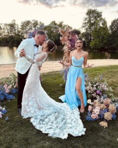 Andrea Kalousová Instagram - Když se ti vdá kámoška aneb Kalous forever alone. 🤣