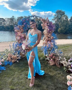 Andrea Kalousová Instagram - Ach, děkuji  @sandramark_fashion_designer za šaty. Cítila jsem se jako princezna. 🧚‍♀️
