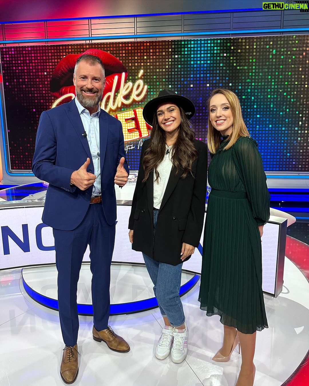 Andrea Kalousová Instagram - Dnešní zahájení rána na @cnnprima . Probrali jsme přicházející muzikál Sladké mamení, kdy už v listopadu se na vás budeme těšit v Brně. :) Taky jsme si popovídali o tom co nového chystám a sečteno podtrženo - je se na co těšit! 😉♥️ CNN Prima NEWS