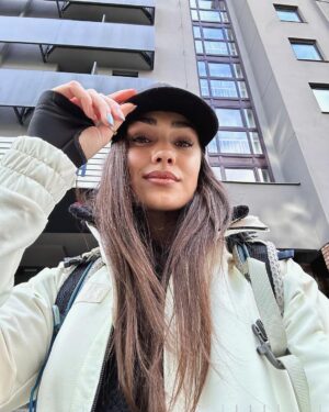 Andrea Kalousová Instagram - Takže jak já se těším? Mega. Už za chvíli vám řeknu proč. 😉🖐️ #KrosnaOnMyBack