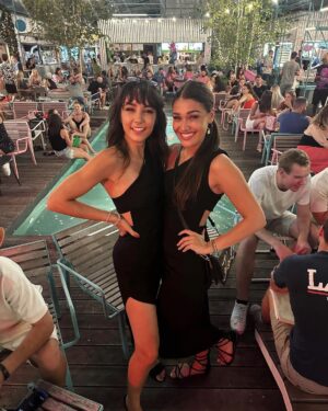 Andrea Kalousová Instagram - Včerejší zpívání v @manifestomarket.prague s @mari.je.svoboda bylo naprosto super! 🔥
A my se nejblíže vidíme 🎤
- 26.8. Beroun v @lockdown_baguette 
- 31.8. Chuchle fest 
- 2.9. Loučení s létem @vestec_official 
A další termíny dám vědět brzy. 💁🏻‍♀️ Mám největší radost, jak se to začíná konečně rozjíždět a já můžu pokračovat v tom, co mě doopravdy baví. Díky ♥️🙈