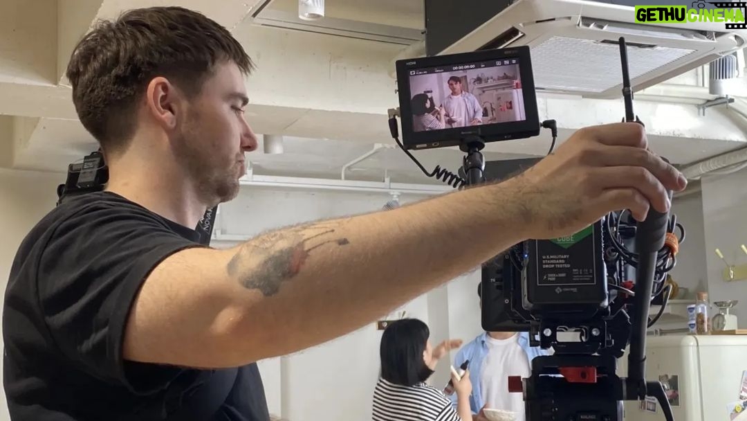 Andreas Varsakopoulos Instagram - 정말 재미있었어요. 작품을 제작했을 때 창의적인 자유를 주셔서 감사합니다. Thank you Maeil for giving us creative freedom with this project. It was a new challenge directing and acting at the same time. - Director: @andreas_thegreek Director of Photography: @wearecatalog Grip: @niklas_klabunde Gaffer: @xanderinkorea Art: @angelinadanilova - 제작 by andreas_pictures & catalogue #영상제작 #광고제작 #독립영화제작