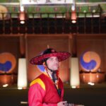 Andreas Varsakopoulos Instagram - 포도대장. 먹는 포도랑 아무 관련이 없어요. - This was the uniform of a police chief during Joseon dynasty 수원화성