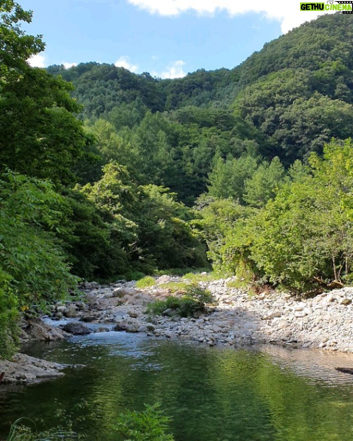 Andreas Varsakopoulos Instagram - 계곡 위치는: 비밀 ;) - A river spot at an undisclosed location (my secret ;) - #🍉🍺🏞️