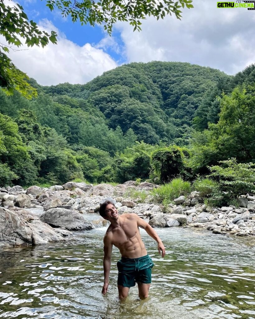 Andreas Varsakopoulos Instagram - 계곡 위치는: 비밀 ;) - A river spot at an undisclosed location (my secret ;) - #🍉🍺🏞️
