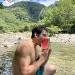 Andreas Varsakopoulos Instagram - 계곡 위치는: 비밀 ;) - A river spot at an undisclosed location (my secret ;) - #🍉🍺🏞️