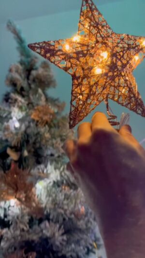 Andrew Francis Instagram - Amazon Christmas Tree 🎄

At the 🔗 in my bio 

.
.
.
#amazonfinds #amazoninfluencer #amazoncanada #amazon #christmastree #christmas #ornaments #xmas
