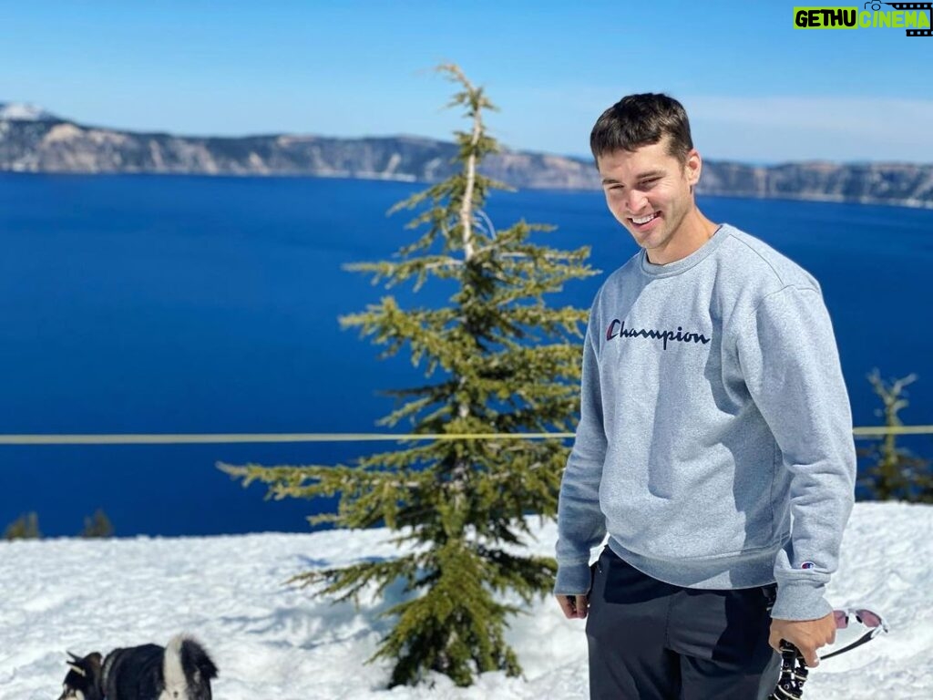 Andrew Neighbors Instagram - We stopped at crater lake and it was so cold. Crater Lake