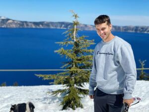 Andrew Neighbors Instagram - We stopped at crater lake and it was so cold.