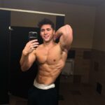 Andrew Neighbors Instagram - Pull ups every day for those latssss Seattle, Washington