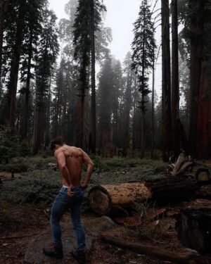 Andrew Neighbors Instagram - Some of my friends and I went to sequoia last week. Made a YouTube videos if you’re bored. Link in my bio. 🌱Ily