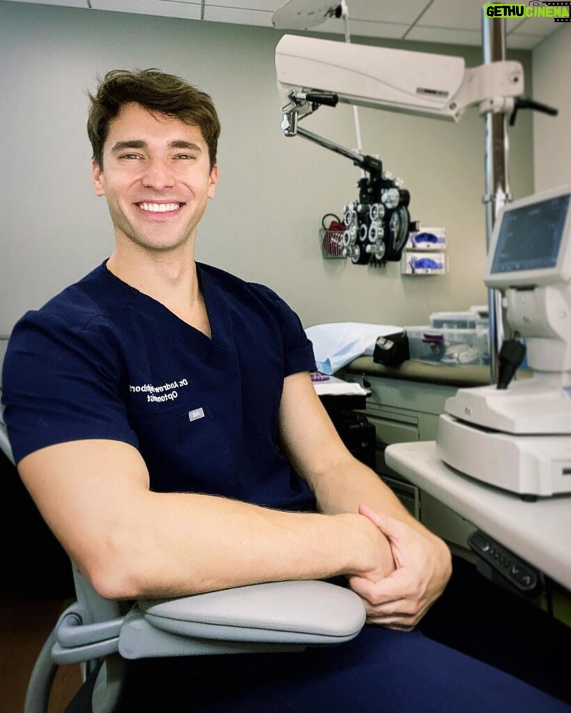 Andrew Neighbors Instagram - Seeing patients in Illinois this week. Don’t forget to go see your optometrist for your yearly checkup (even if you don’t have any problems)😝 Chicago, Illinois